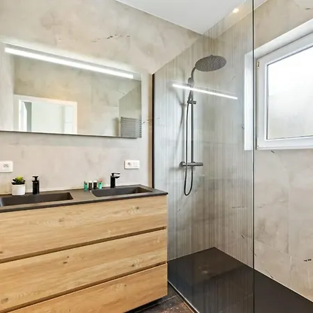 Huswell - Spacious House With 3 Terraces
